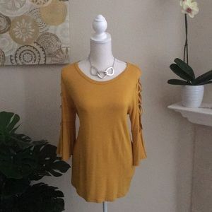 Oddy Mustard Trendy Top, NWOT